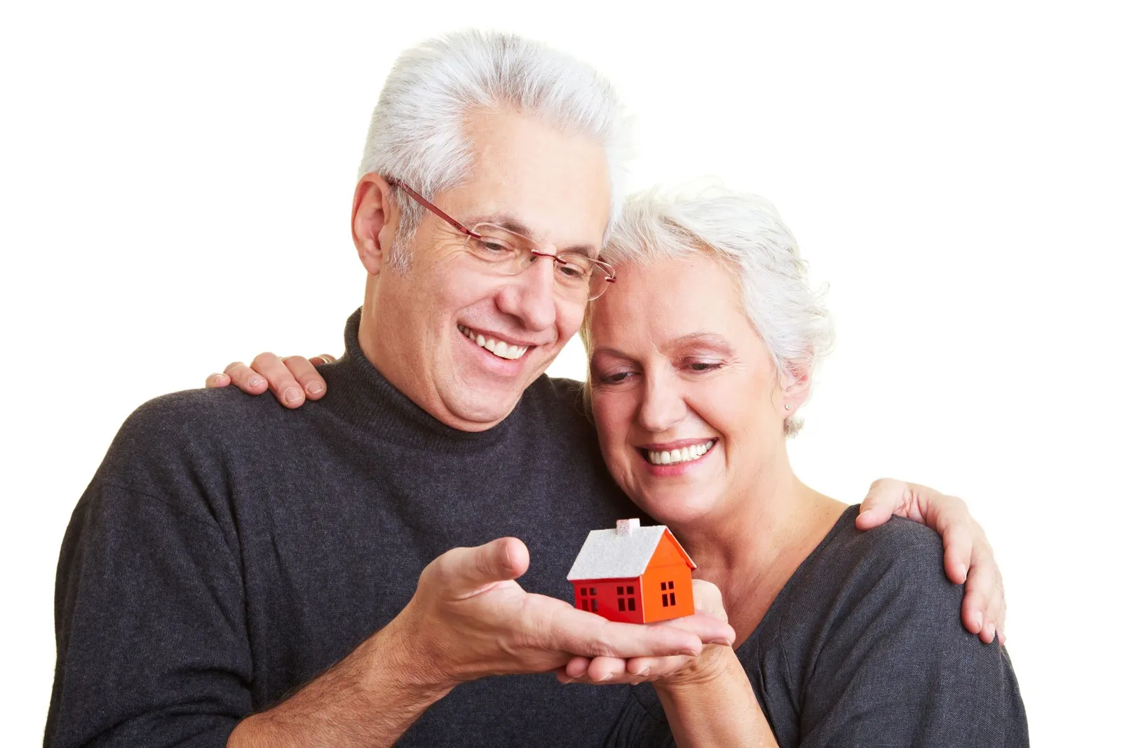 casal de idosos segurando casa. banner post Idosos como novo público-alvo
